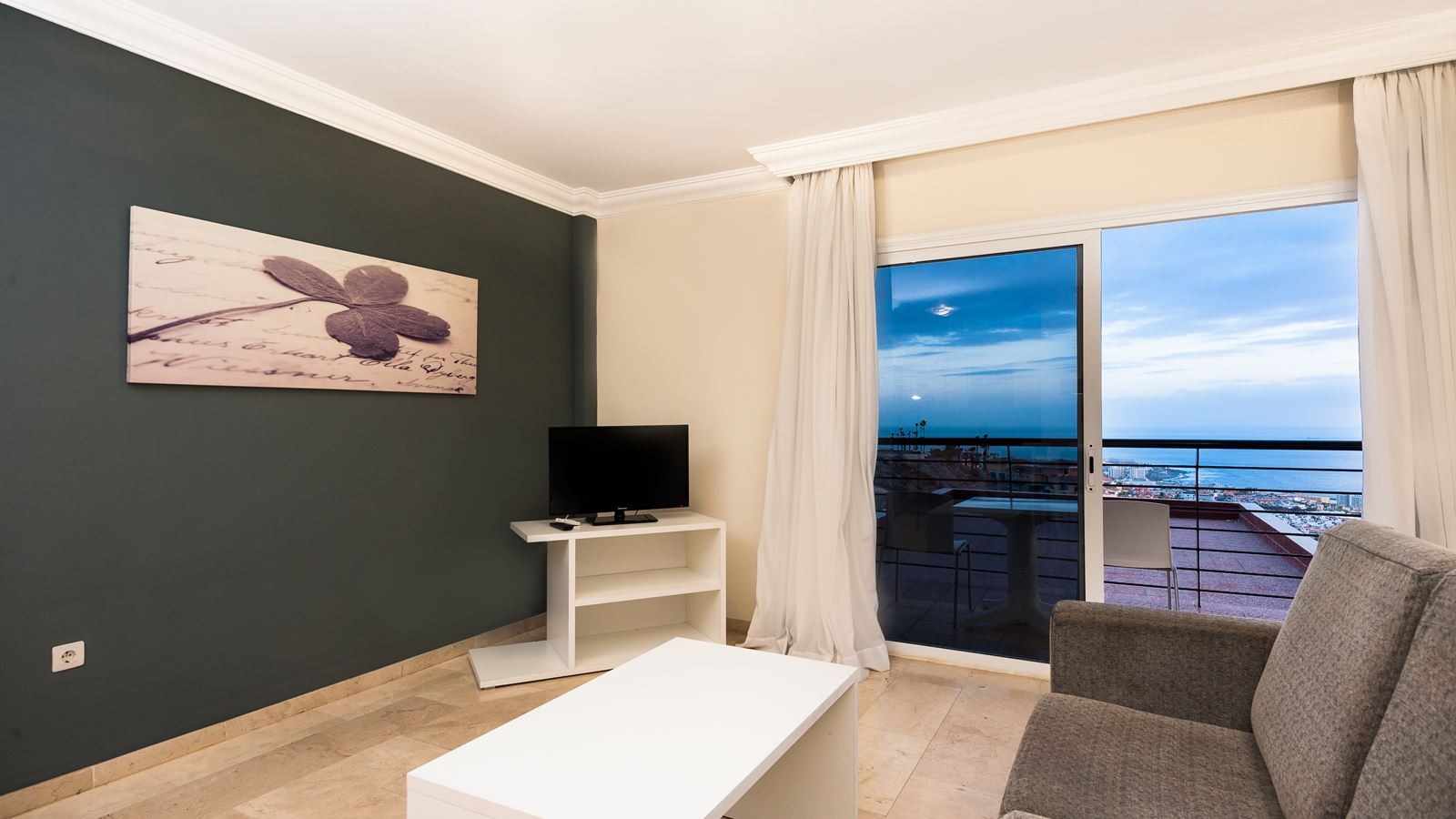 rooms-3-bedroom-standard-apartment-balcony-or-terrace