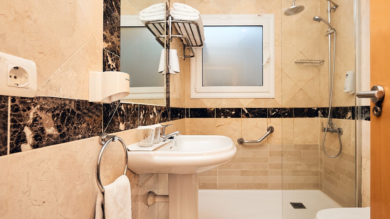 rooms-3-bedroom-standard-apartment-balcony-or-terrace