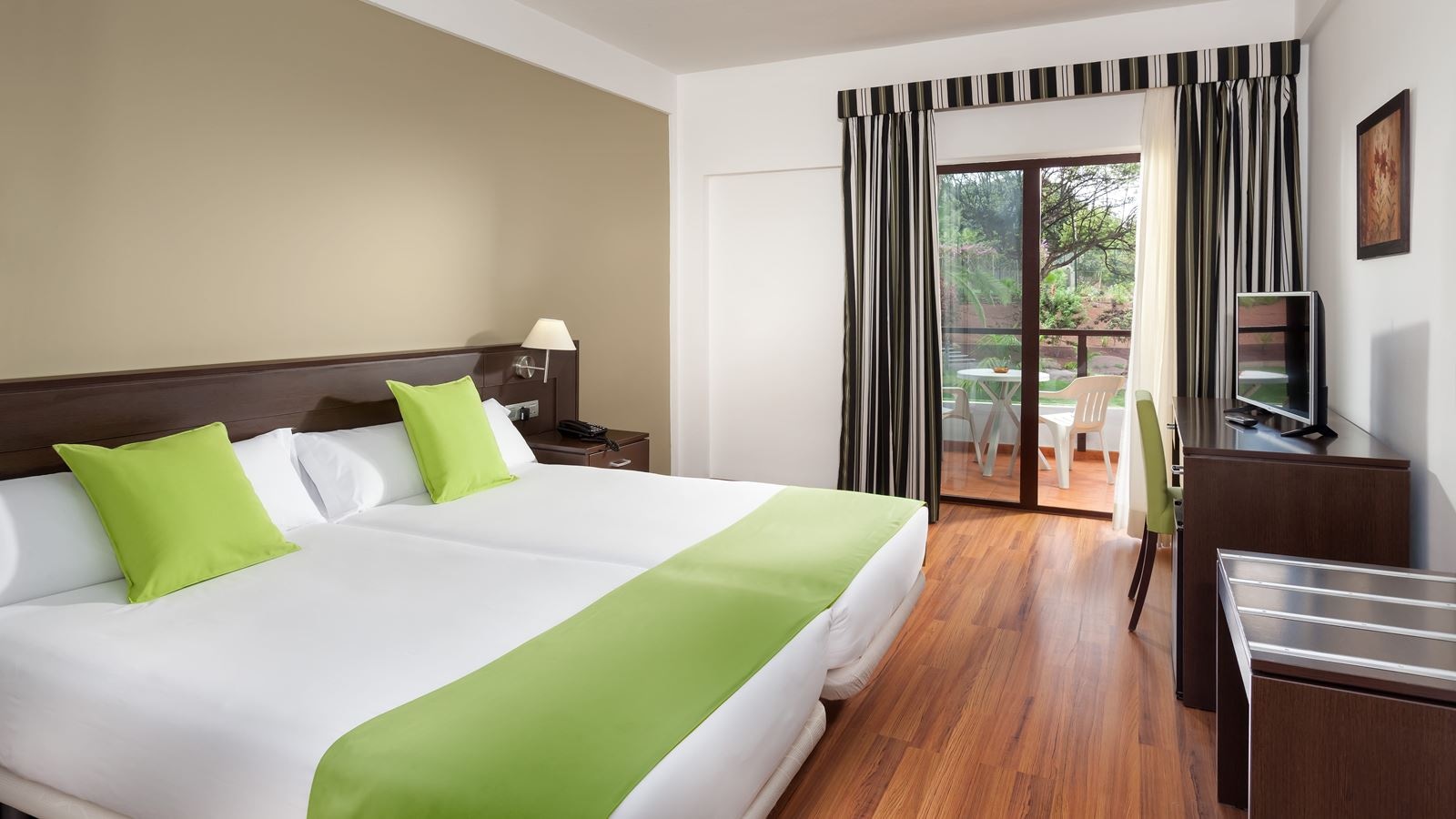 rooms-double-standard-room-balcony-or-terrace