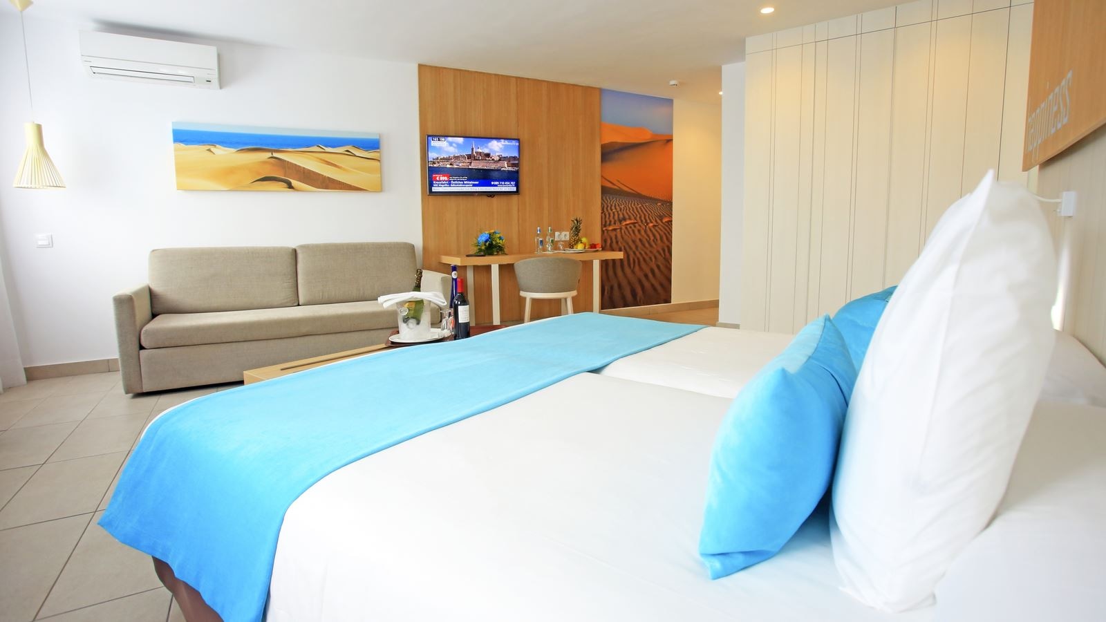 rooms-deluxe-room-pool-view