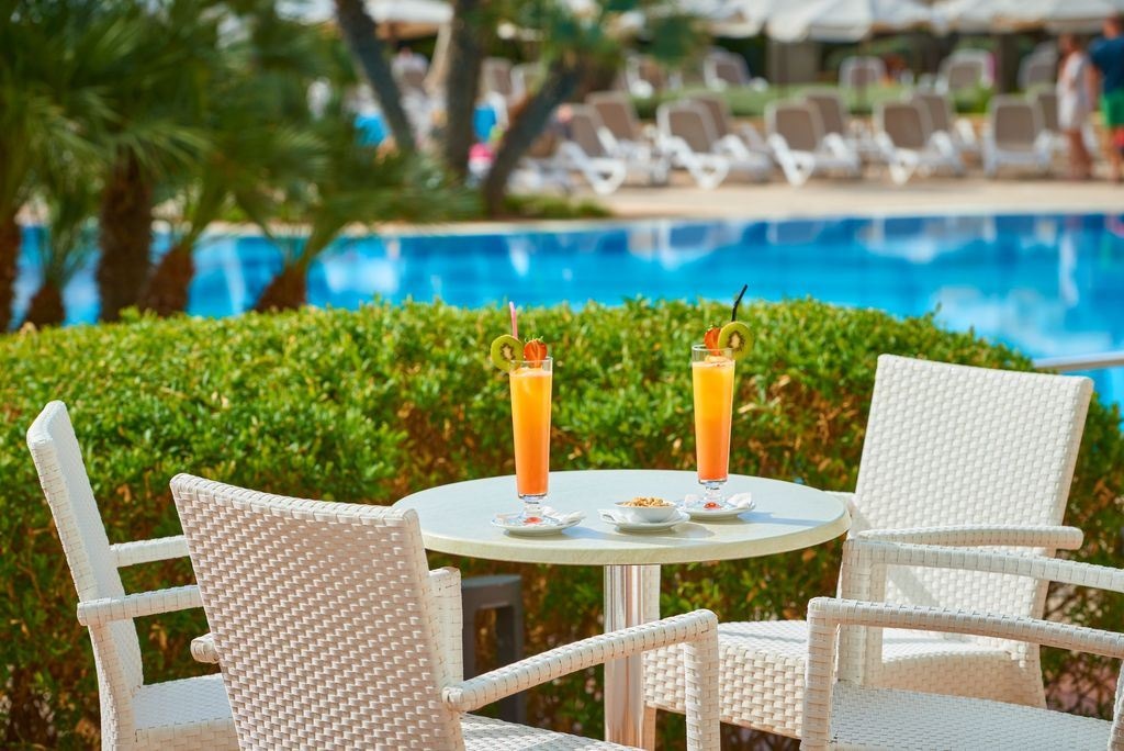 restaurants-pool-bar