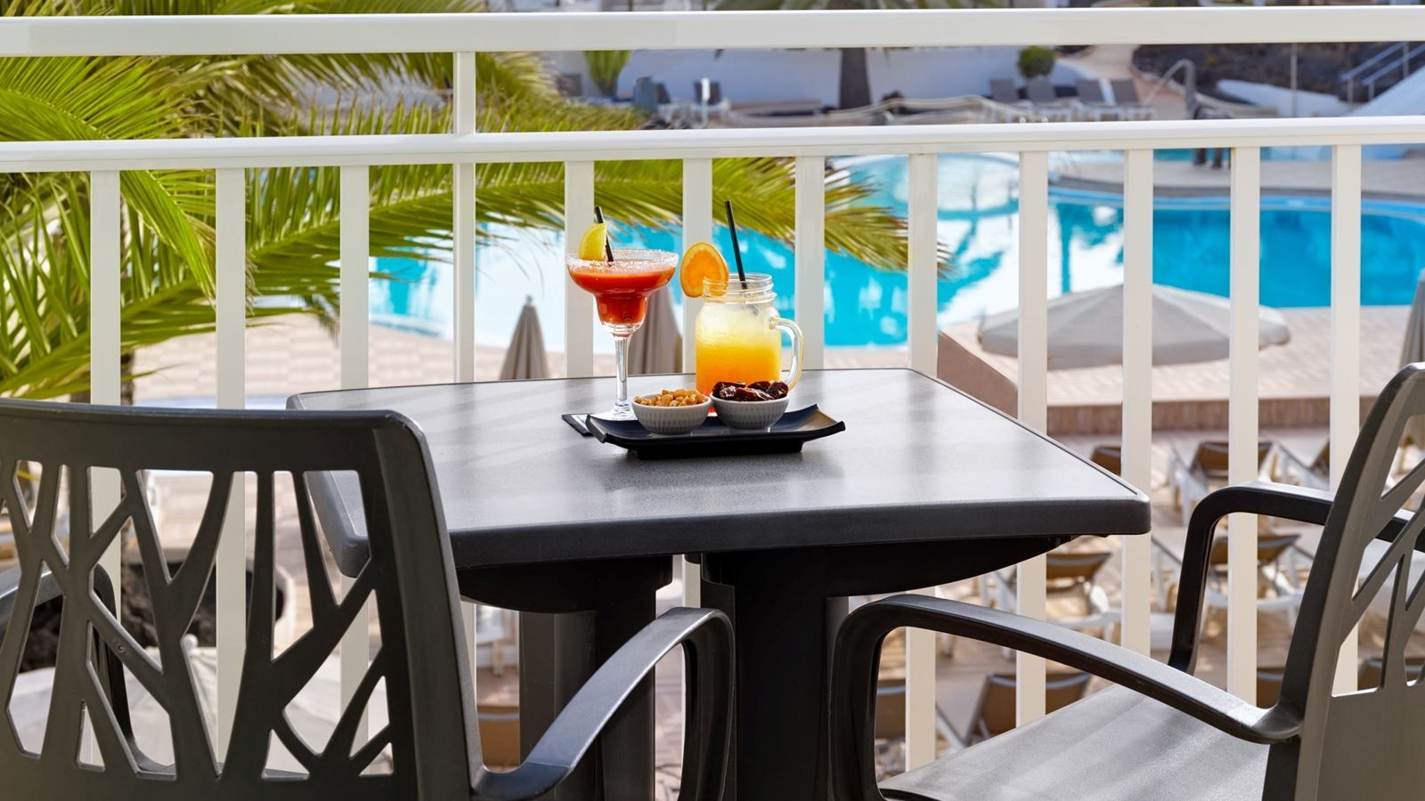 rooms-junior-suite-pool-view-balcony-or-terrace