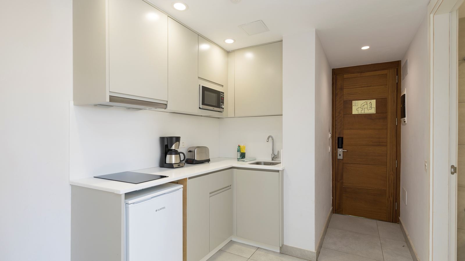 rooms-standard-1-bedroom-apartment-with-balcony-apr