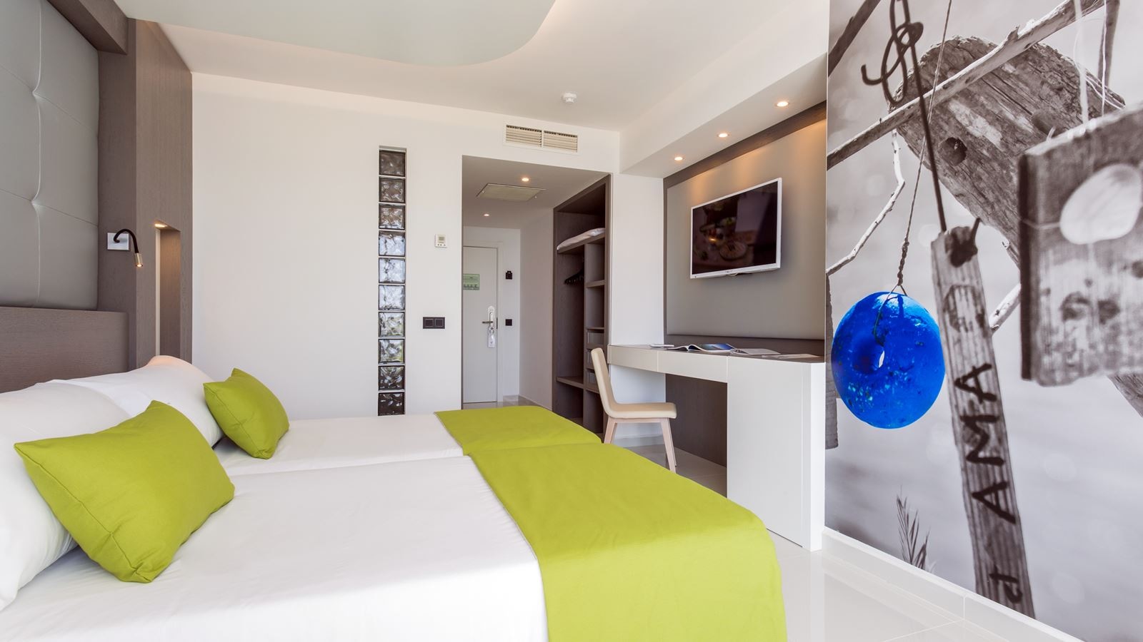 rooms-dj-joy-double-room-with-balcony
