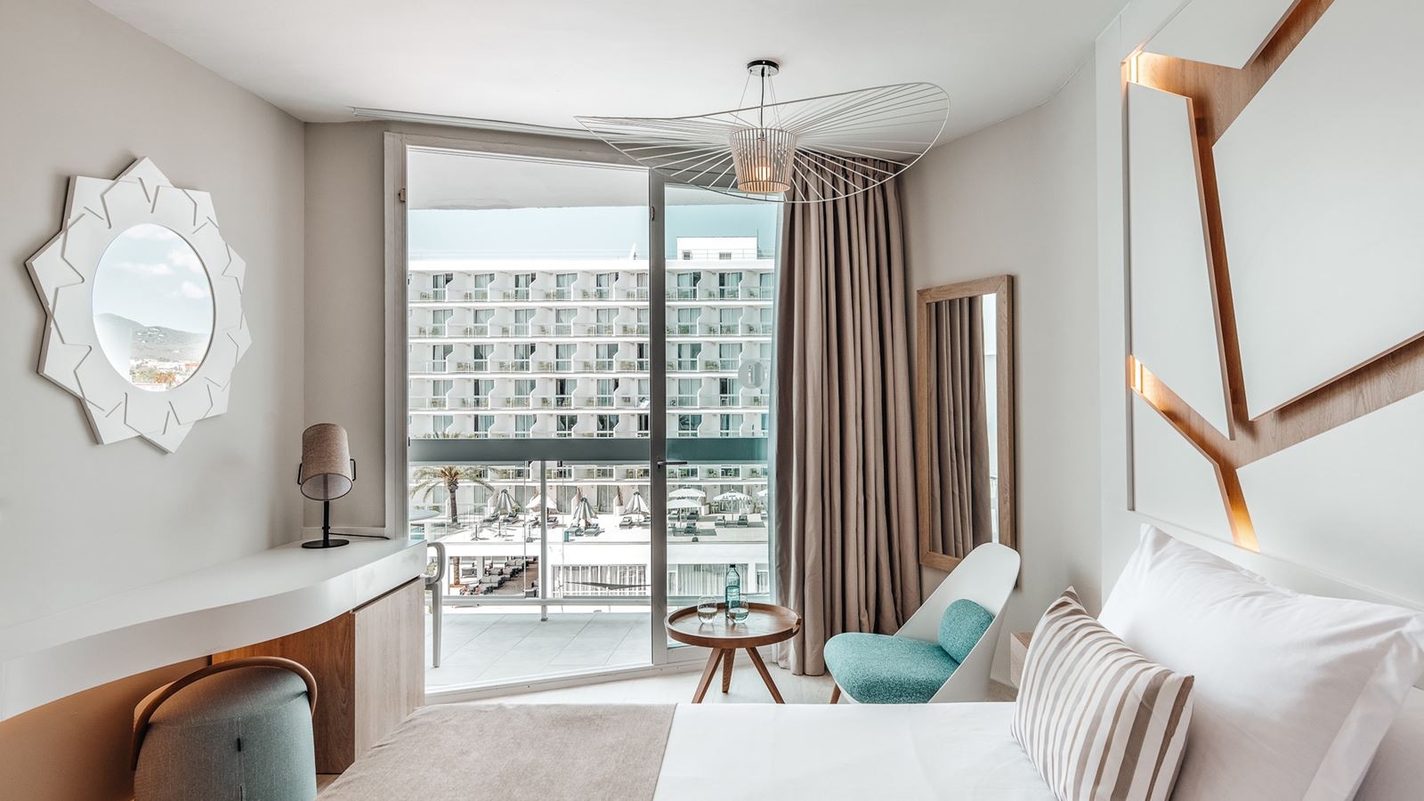 rooms-vl-life-room-side-sea-view-with-balcony