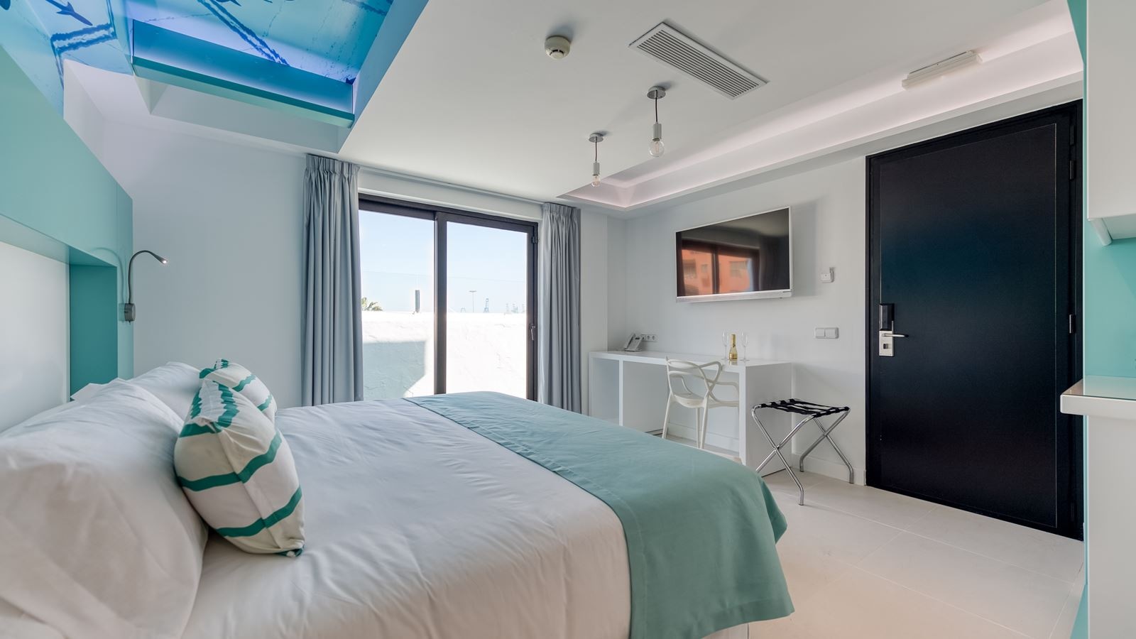 rooms-suite-deluxe-emblem-with-terrace--sud