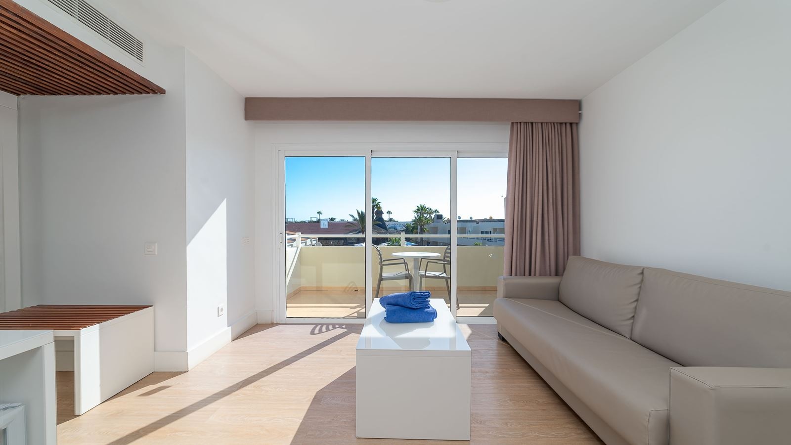 rooms-double-room-balcony-or-terrace