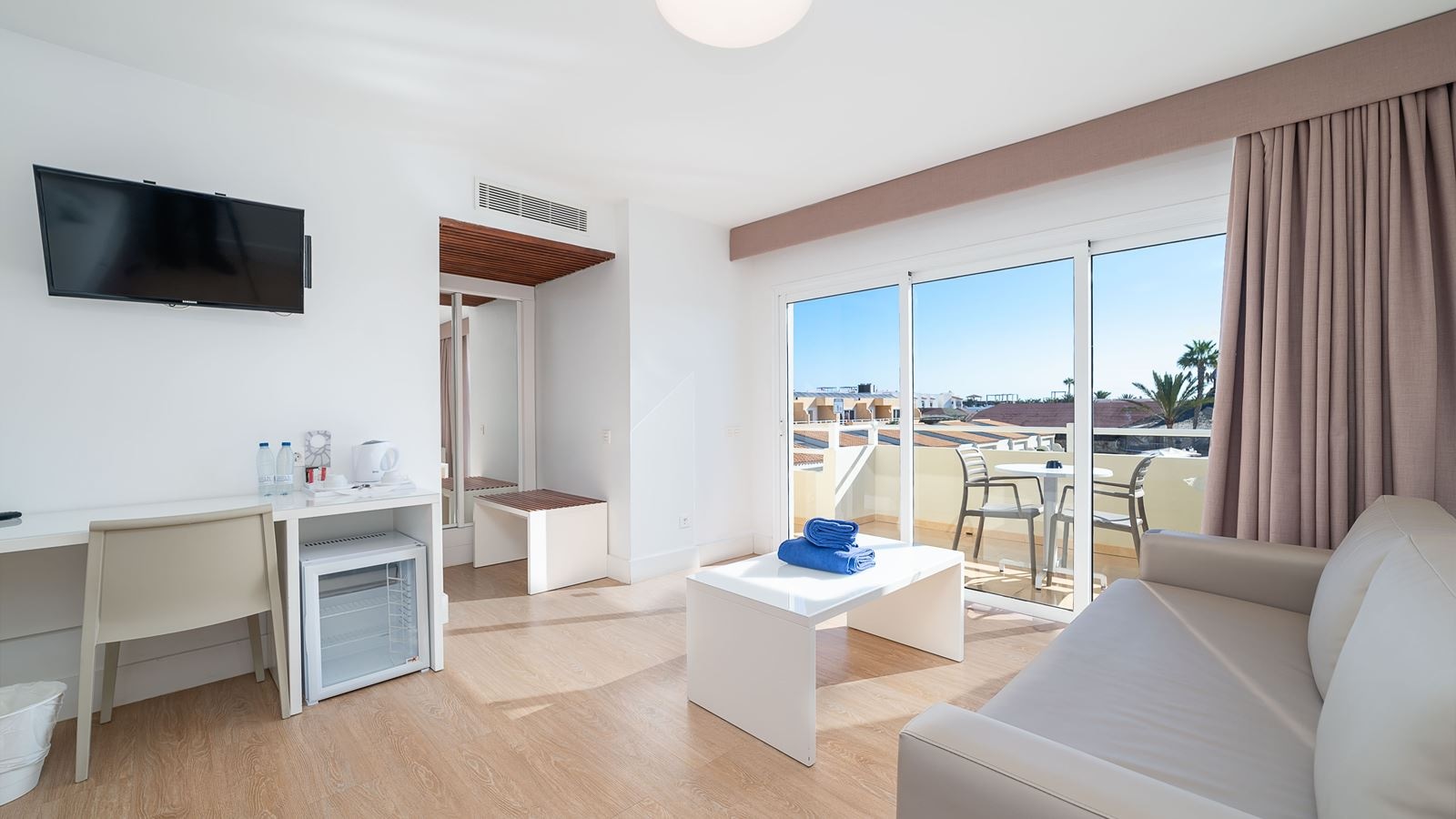 rooms-adapted-room-balcony-or-terrace