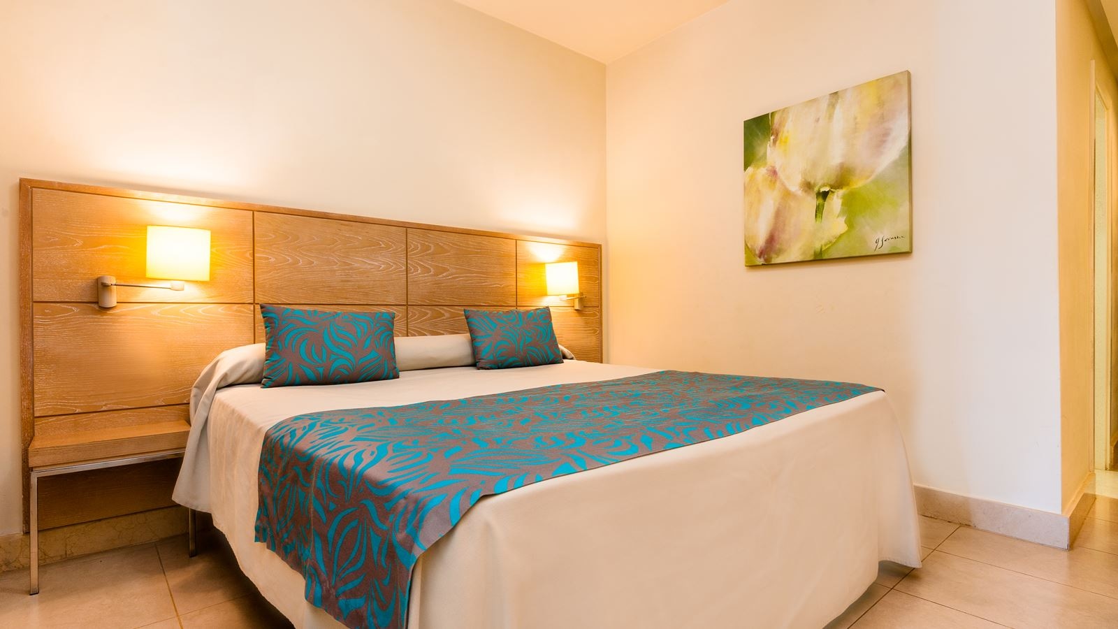 rooms-junior-suite-mountain-view