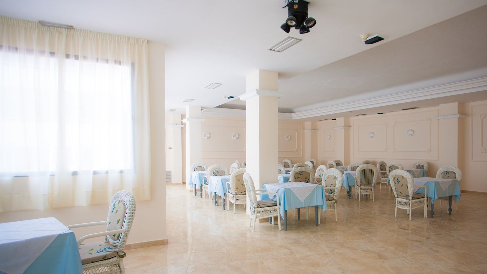 restaurants-	buffet-restaurant