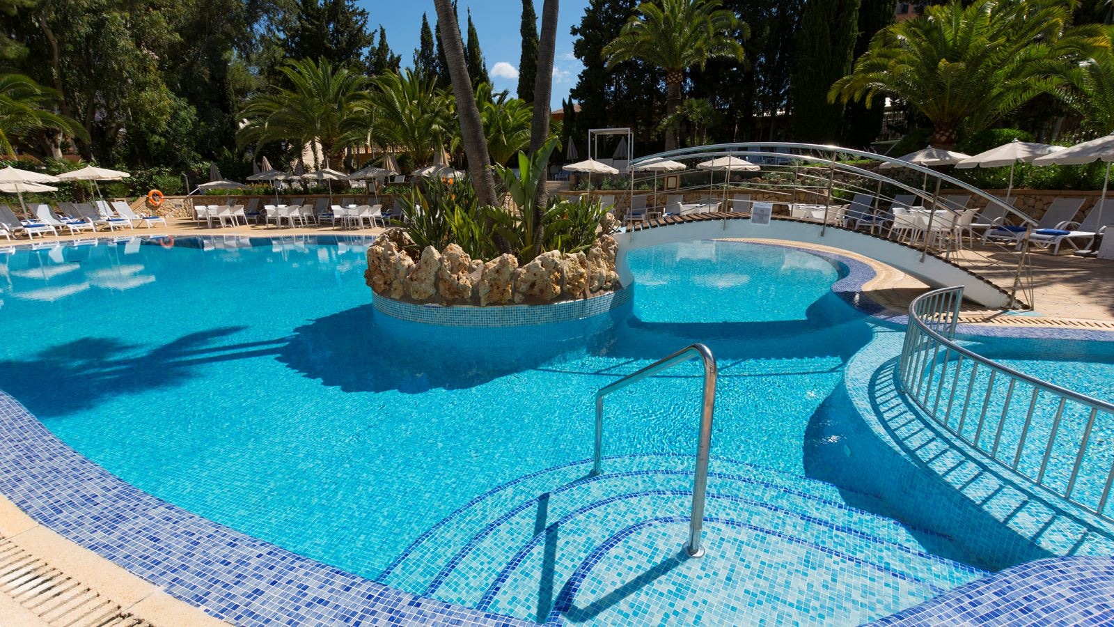 pools-outdoor-pool