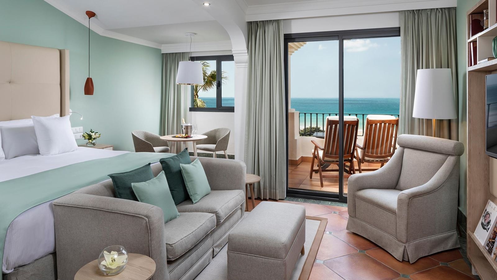 rooms-e2v-double-red-level-front-ocean-view