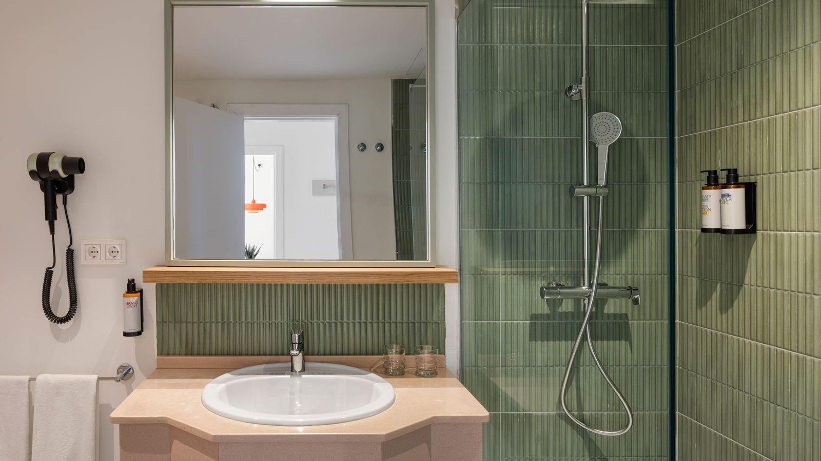 rooms-ste-suite-with-kitchen