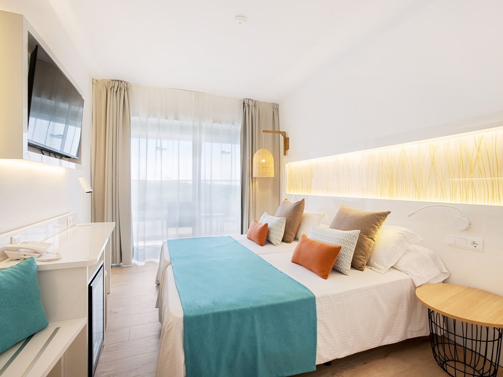 rooms-sz--twin-low-cost-balcony-or-terrace