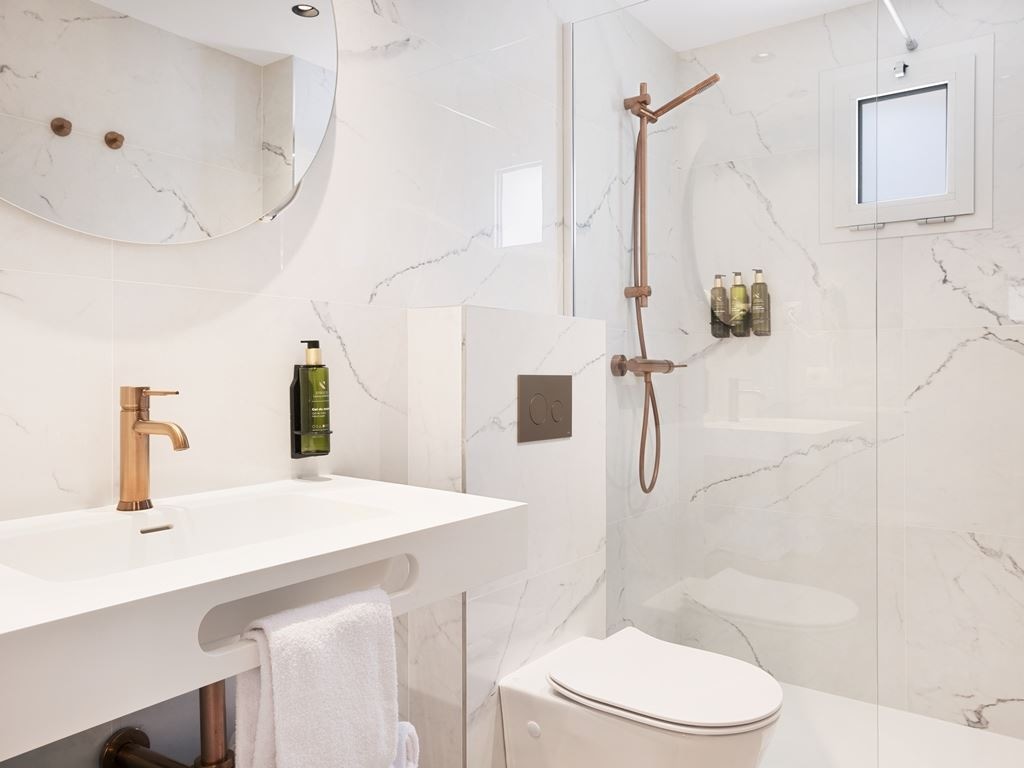 rooms-ib--single-room-balcony-or-terrace