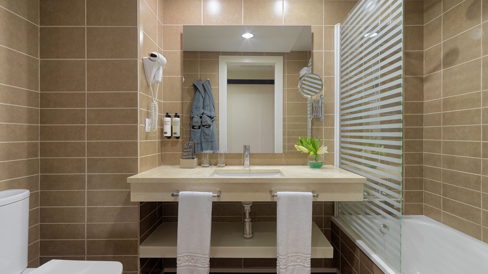 rooms-privilege-balcony-or-terrace