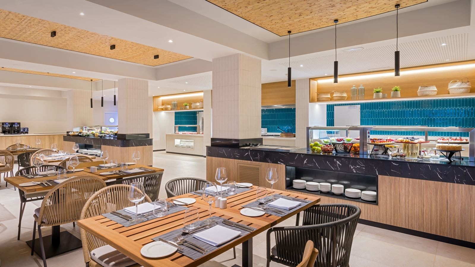 restaurants-royal-level-buffet-restaurant