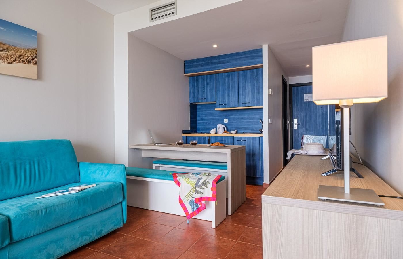 rooms-uv--master-suite-sea-view-with-terrace