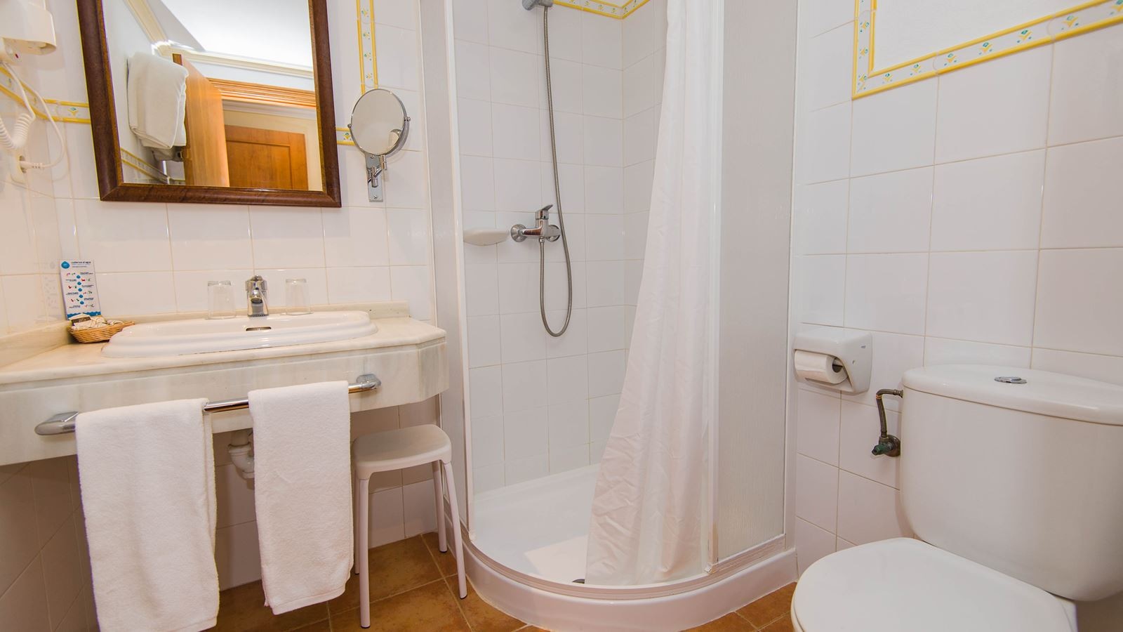 rooms-double-room-balcony-or-terrace