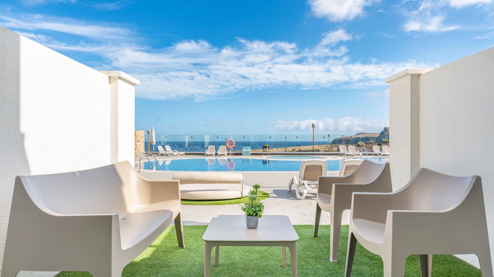 rooms-double-room-pool-view-with-terrace