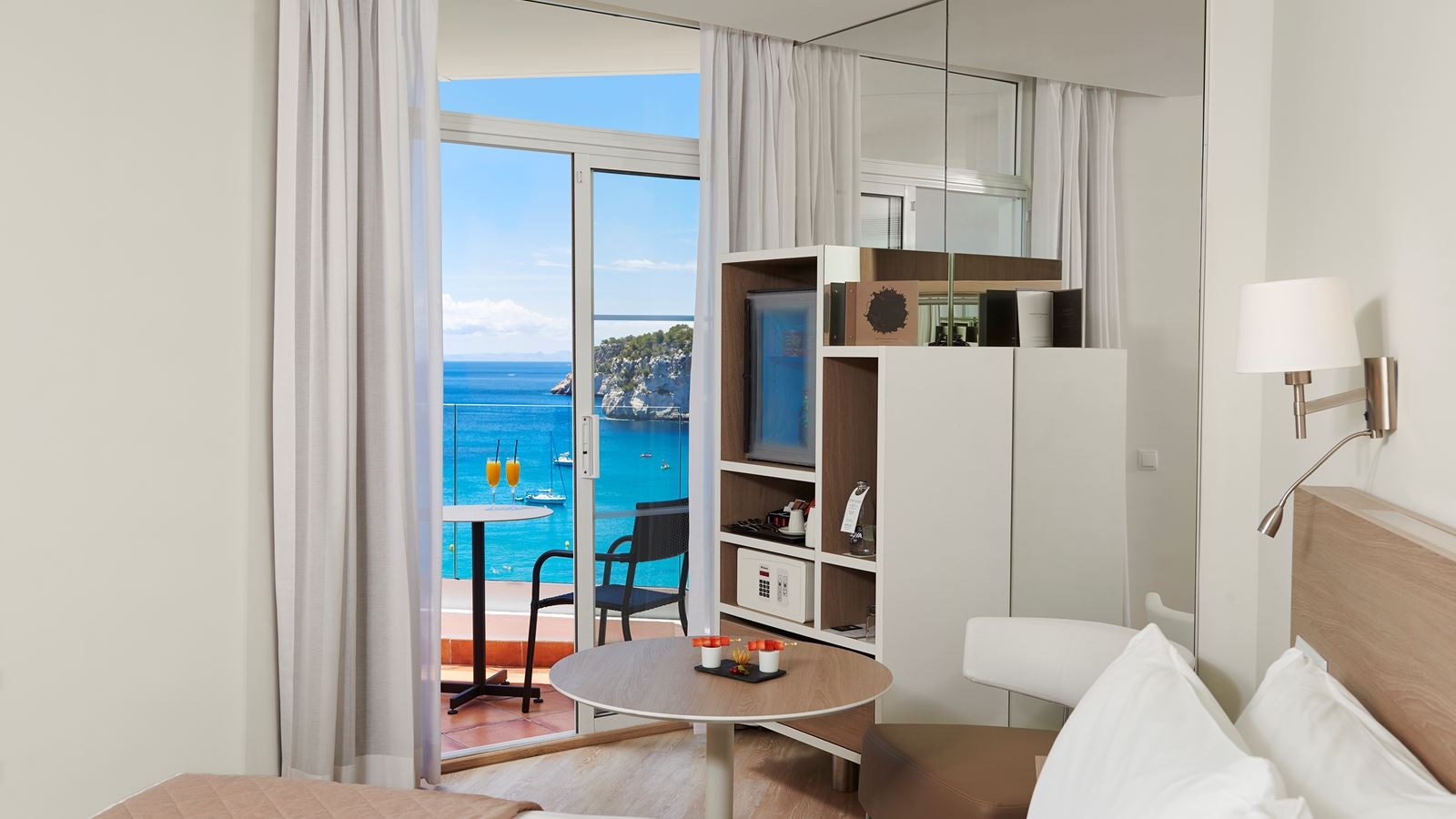 rooms-double-premium-cala-galdana-room