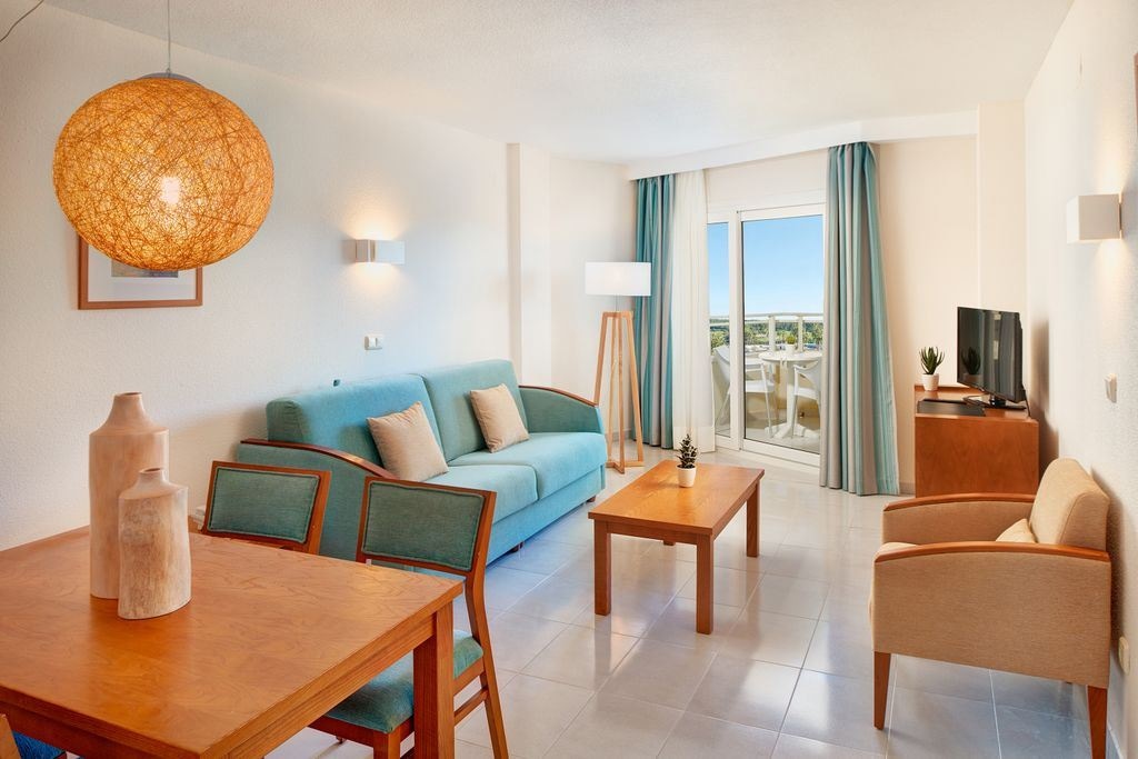 rooms-apartment-1-bedroom-balcony