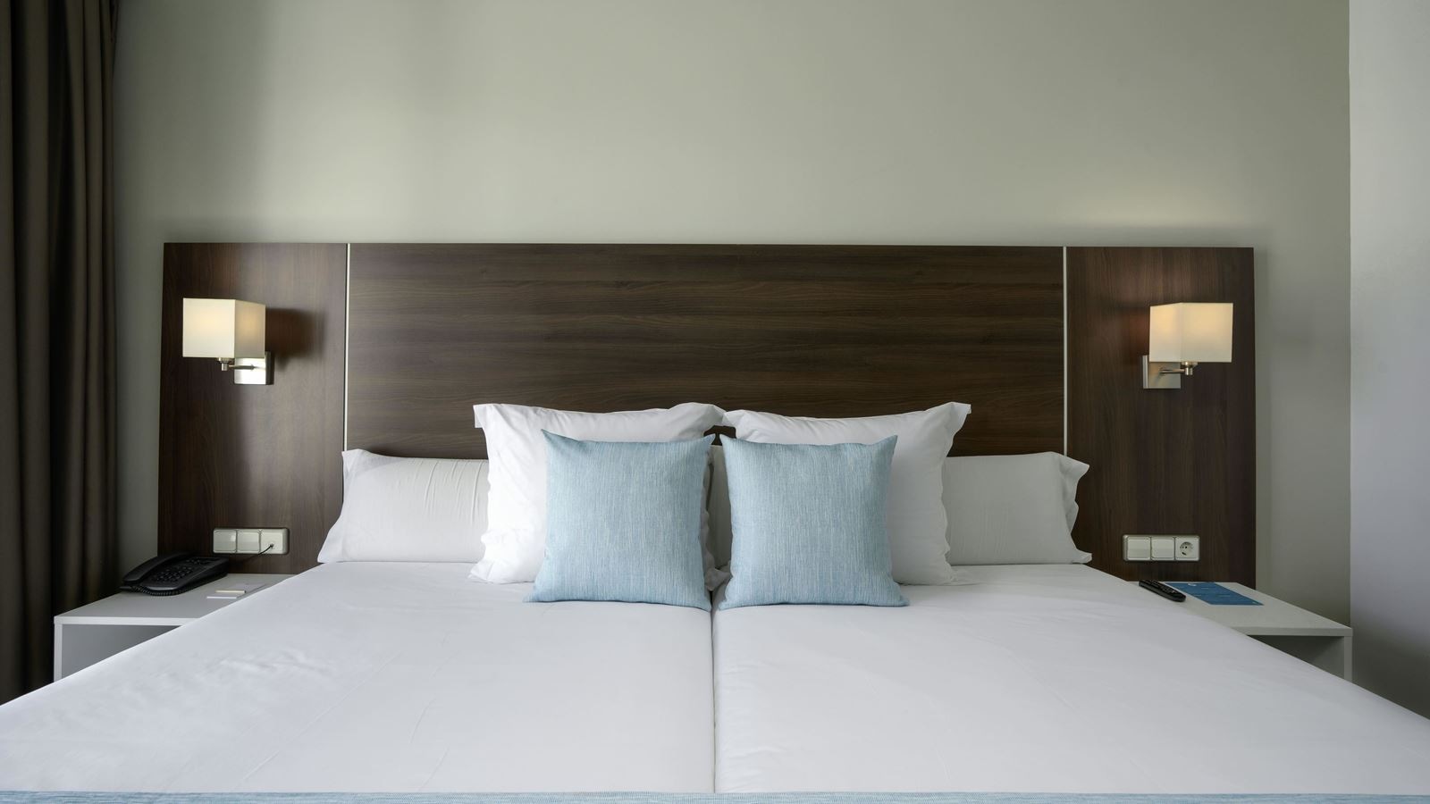 rooms-junior-suite-sea-view-balcony-or-terrace