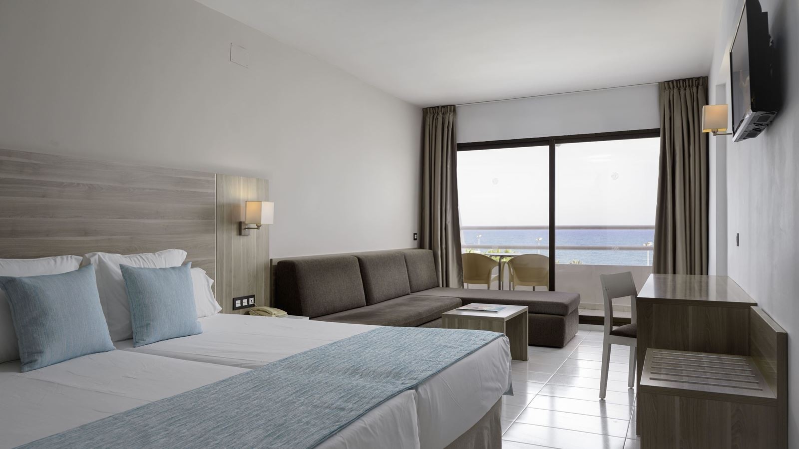 rooms-double-room-sea-view-high-floor
