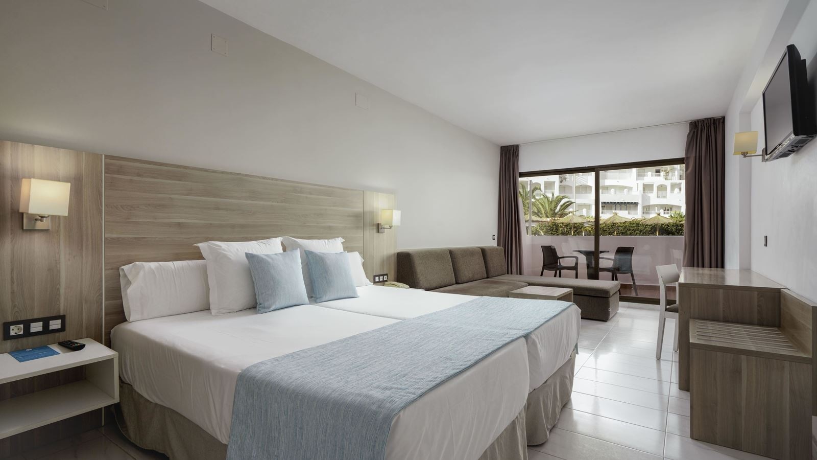 rooms-double-room-balcony-or-terrace