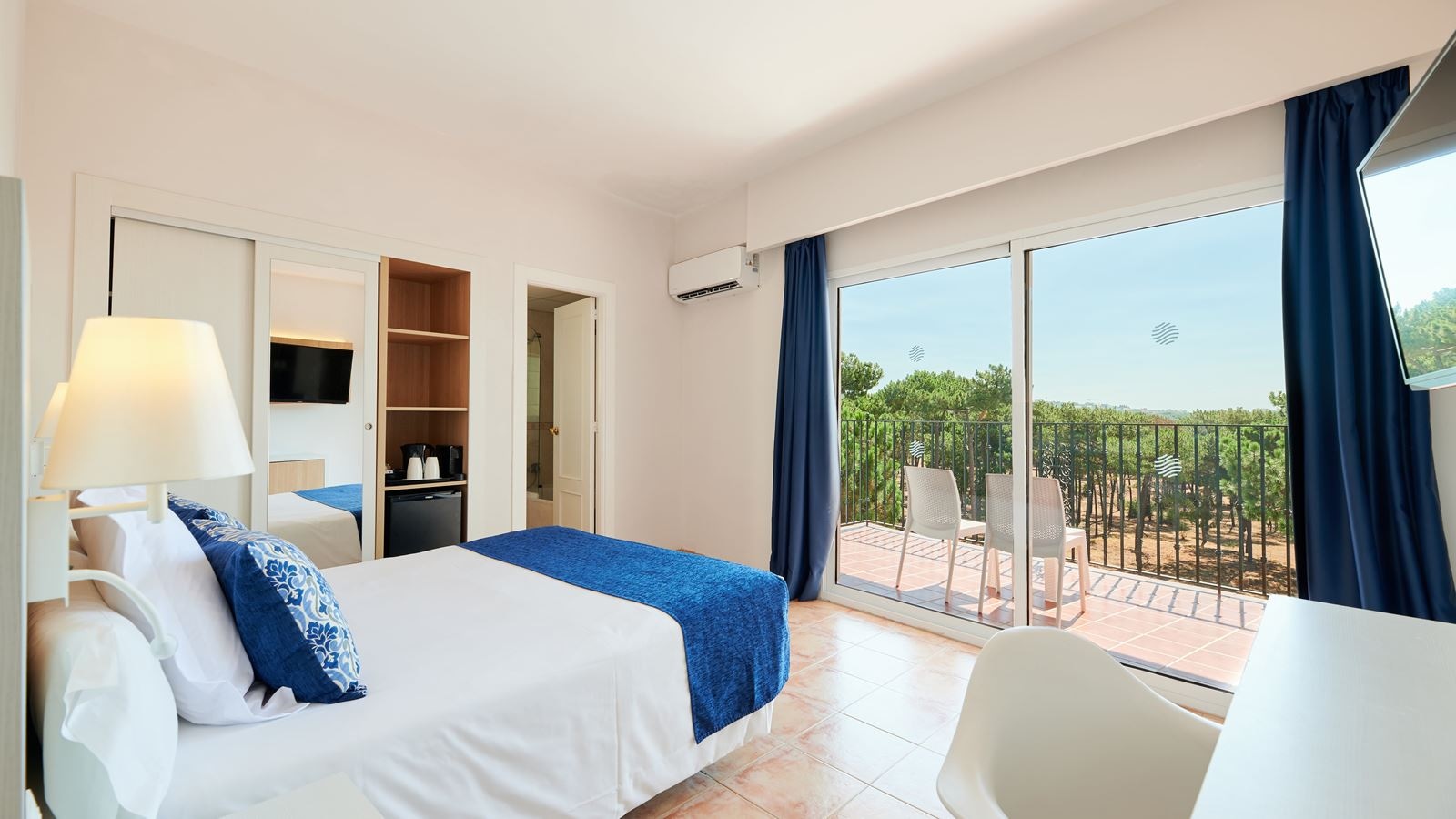 rooms-double-room-balcony-or-terrace