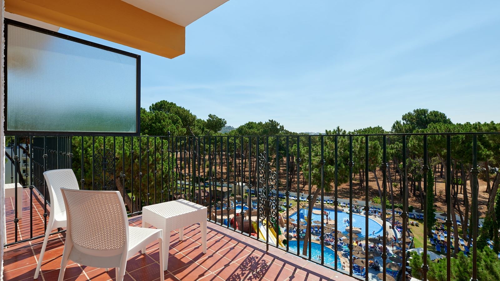 rooms-triple-room-balcony-or-terrace