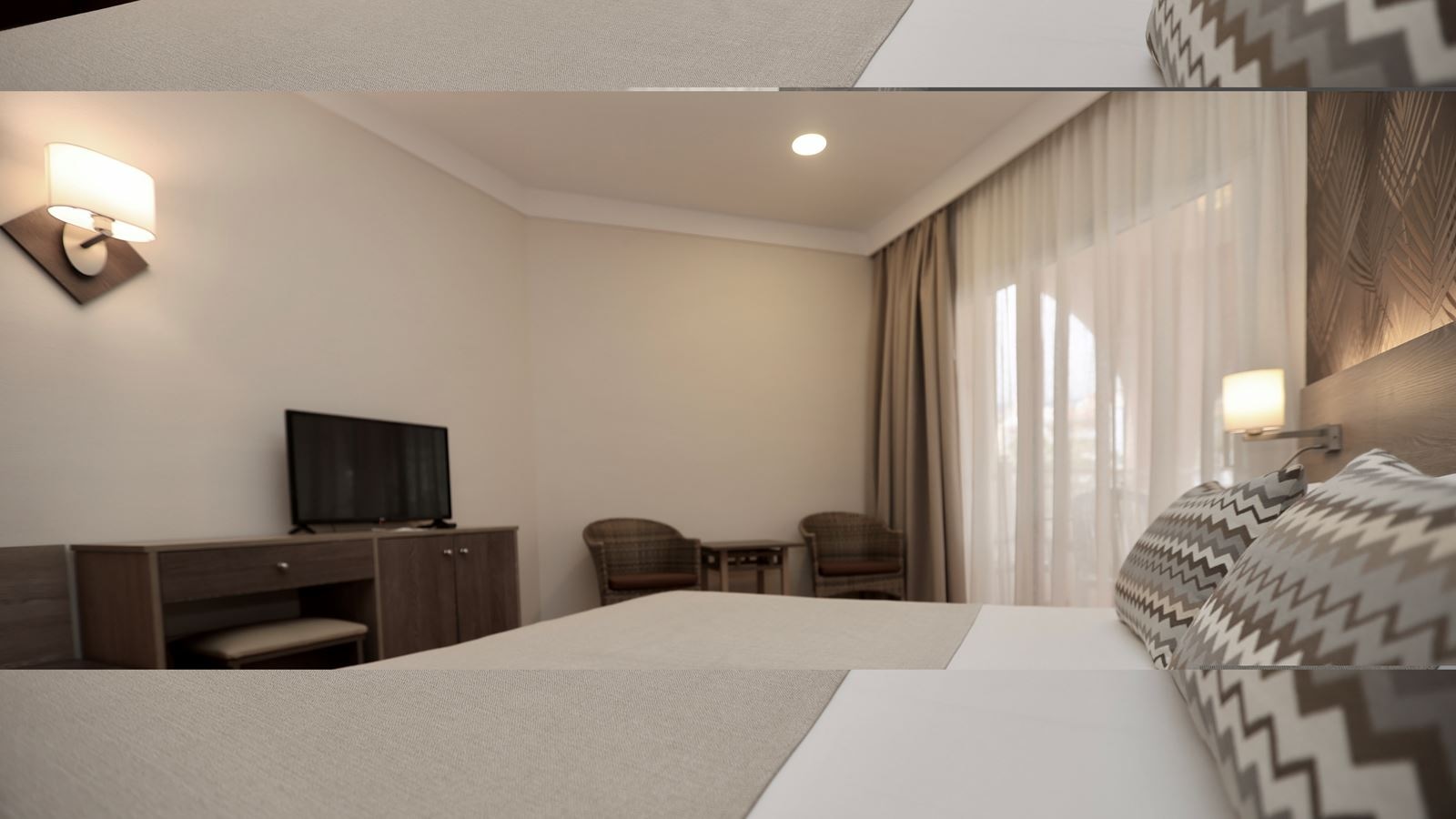 rooms-double-standard-room-pool-view-with-balcony-or-terrace