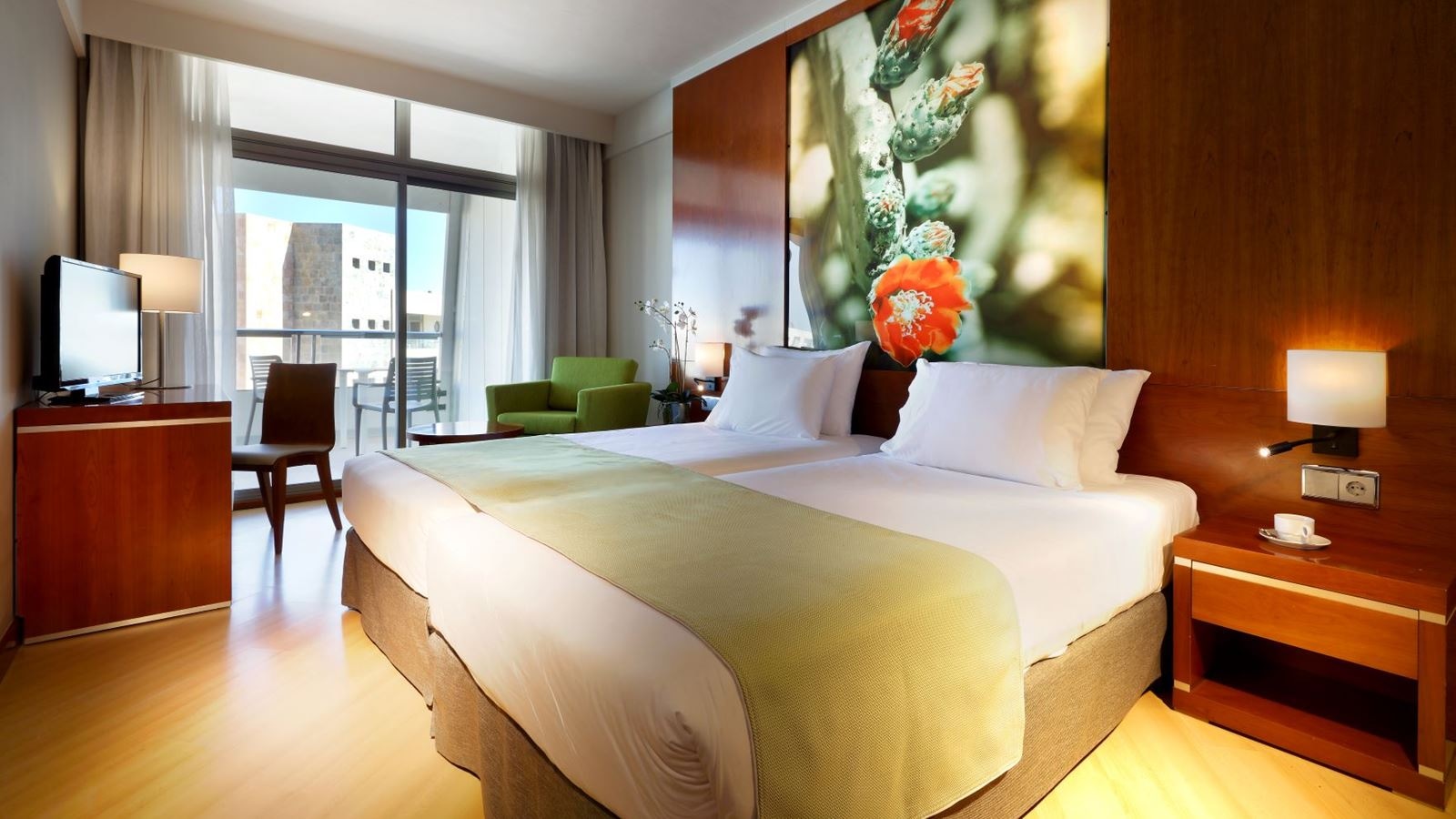 rooms-junior-suite-with-balcony