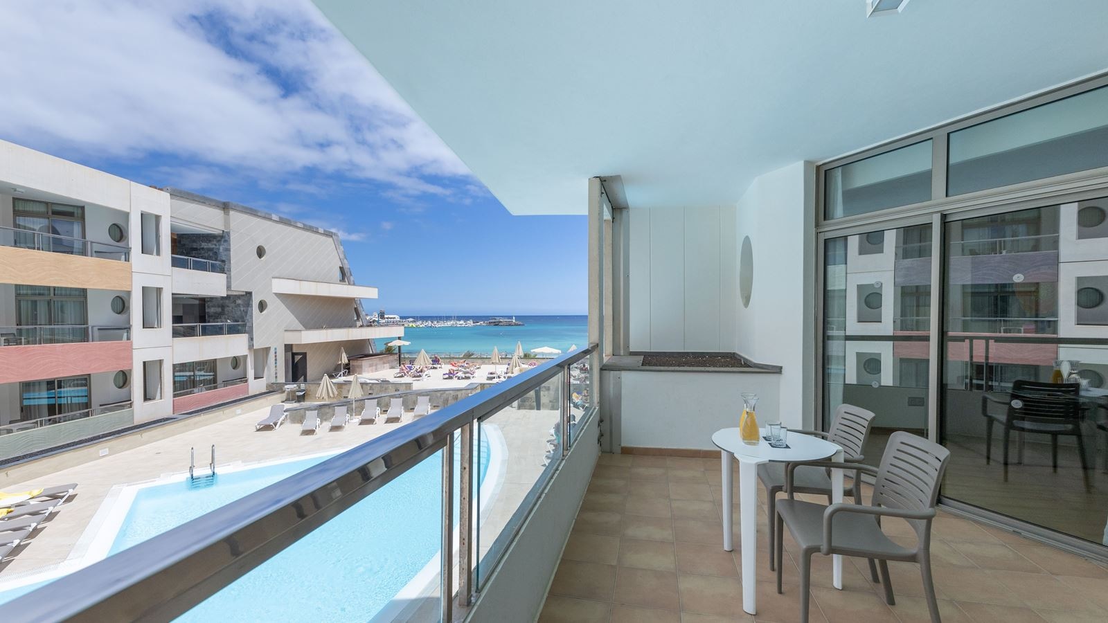 rooms-junior-suite-lateral-sea-view-with-balcony-junior-suite-sea-view