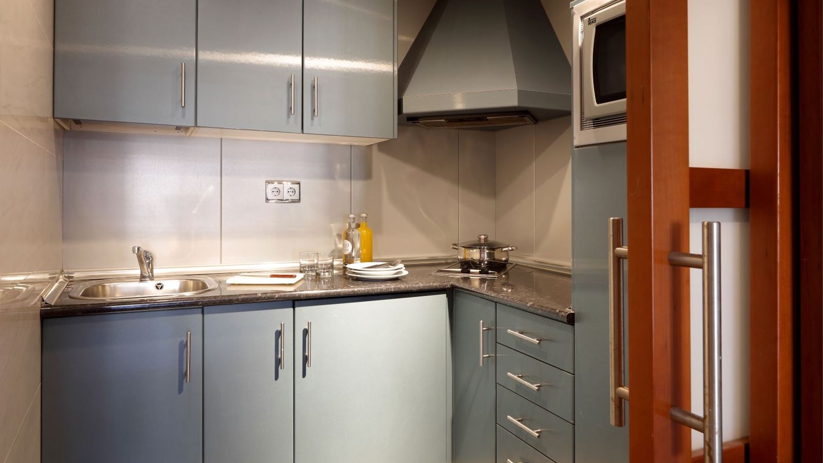 rooms-junior-suite-lateral-sea-view-with-balcony-junior-suite-sea-view