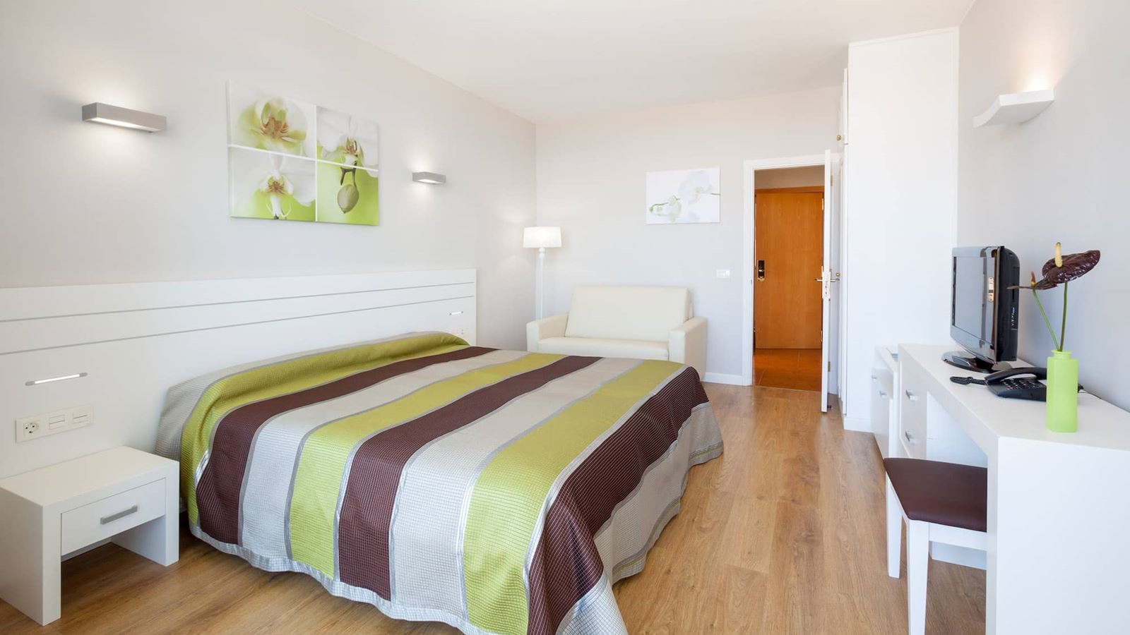 rooms-studio-superior-eden-luz-4th-or-5th-floor-balcony-or-terrace