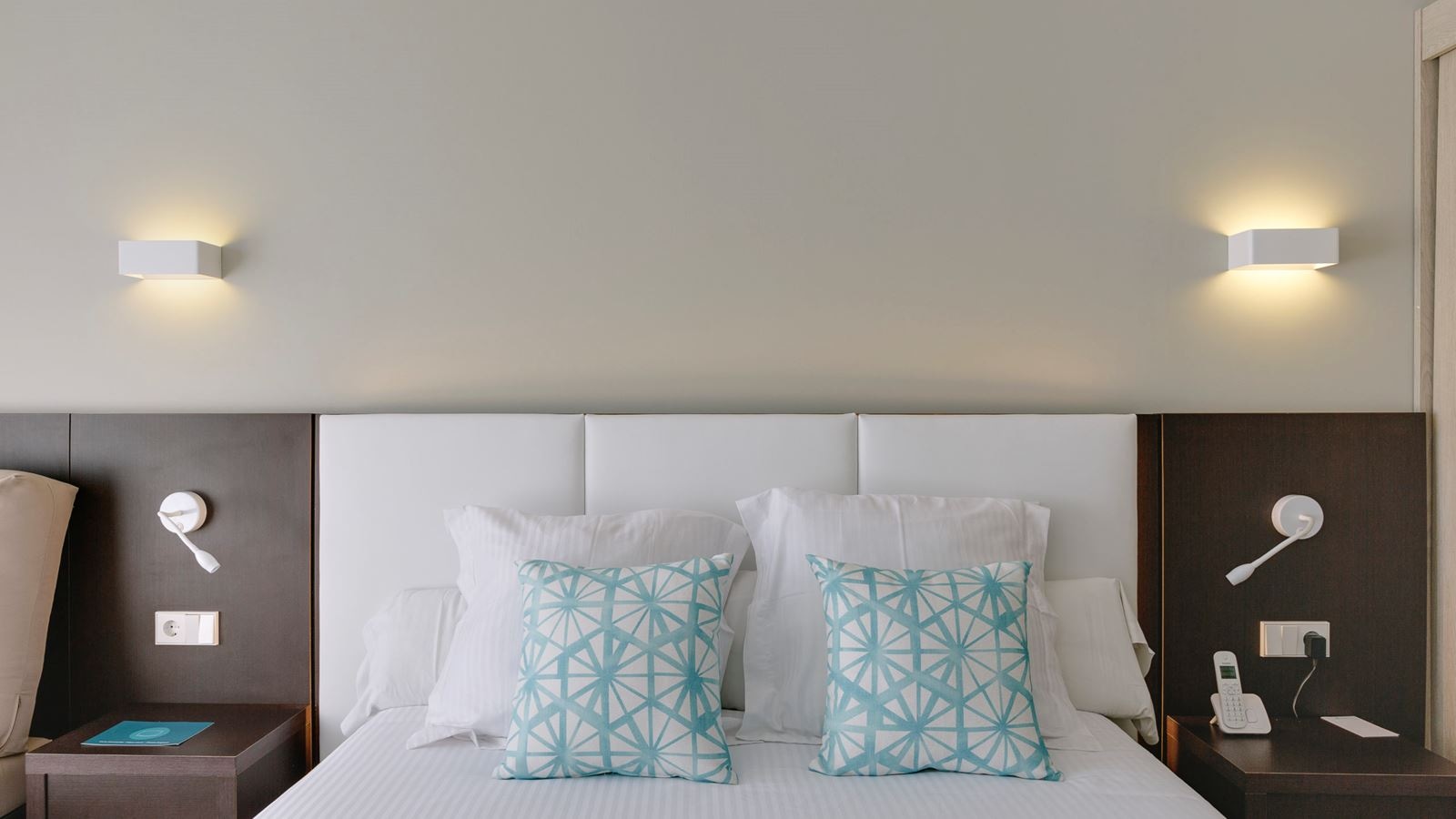 rooms-dbp--double-room-pool-view-with-balcony-or-terrace