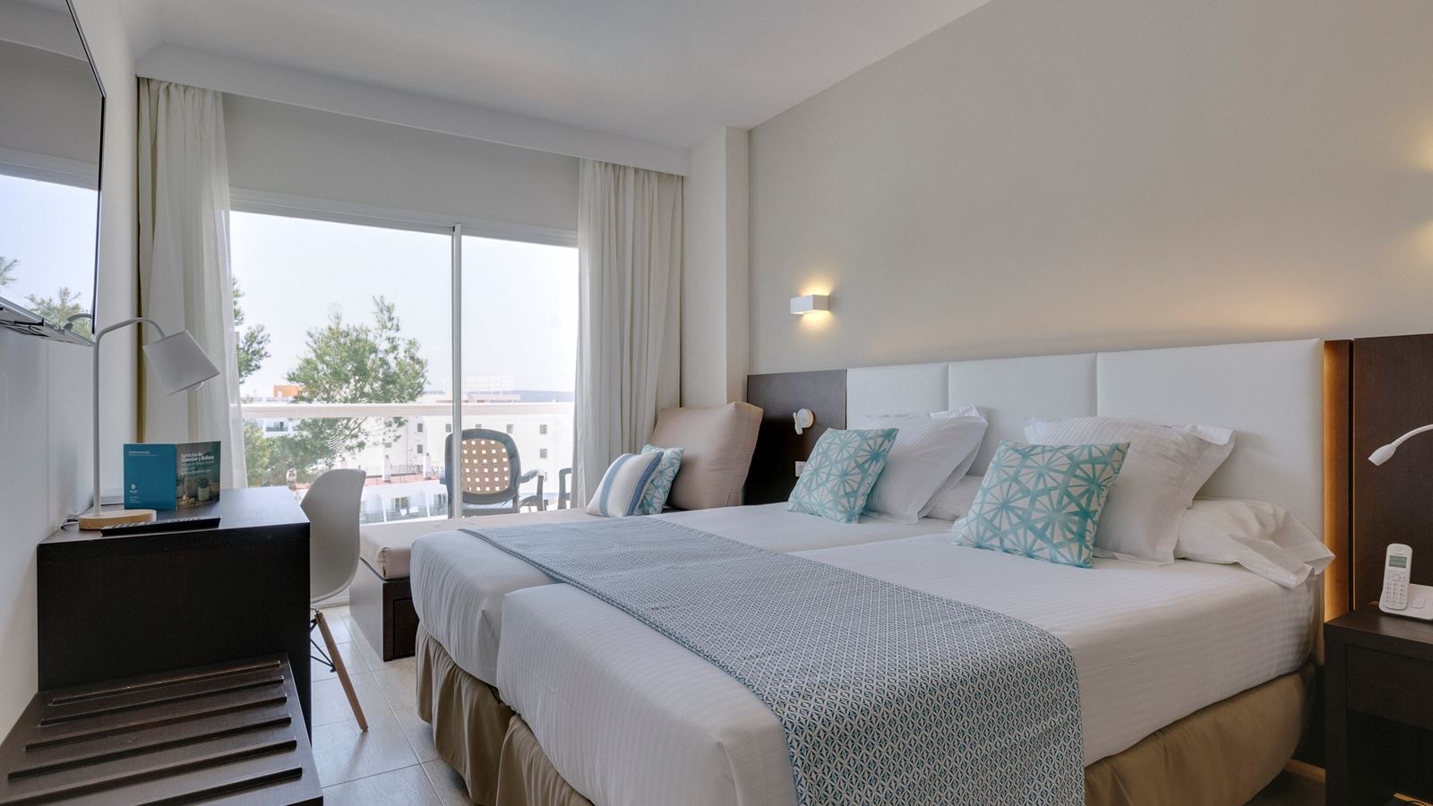 rooms-db--double-room-with-balcony-or-or-terrace