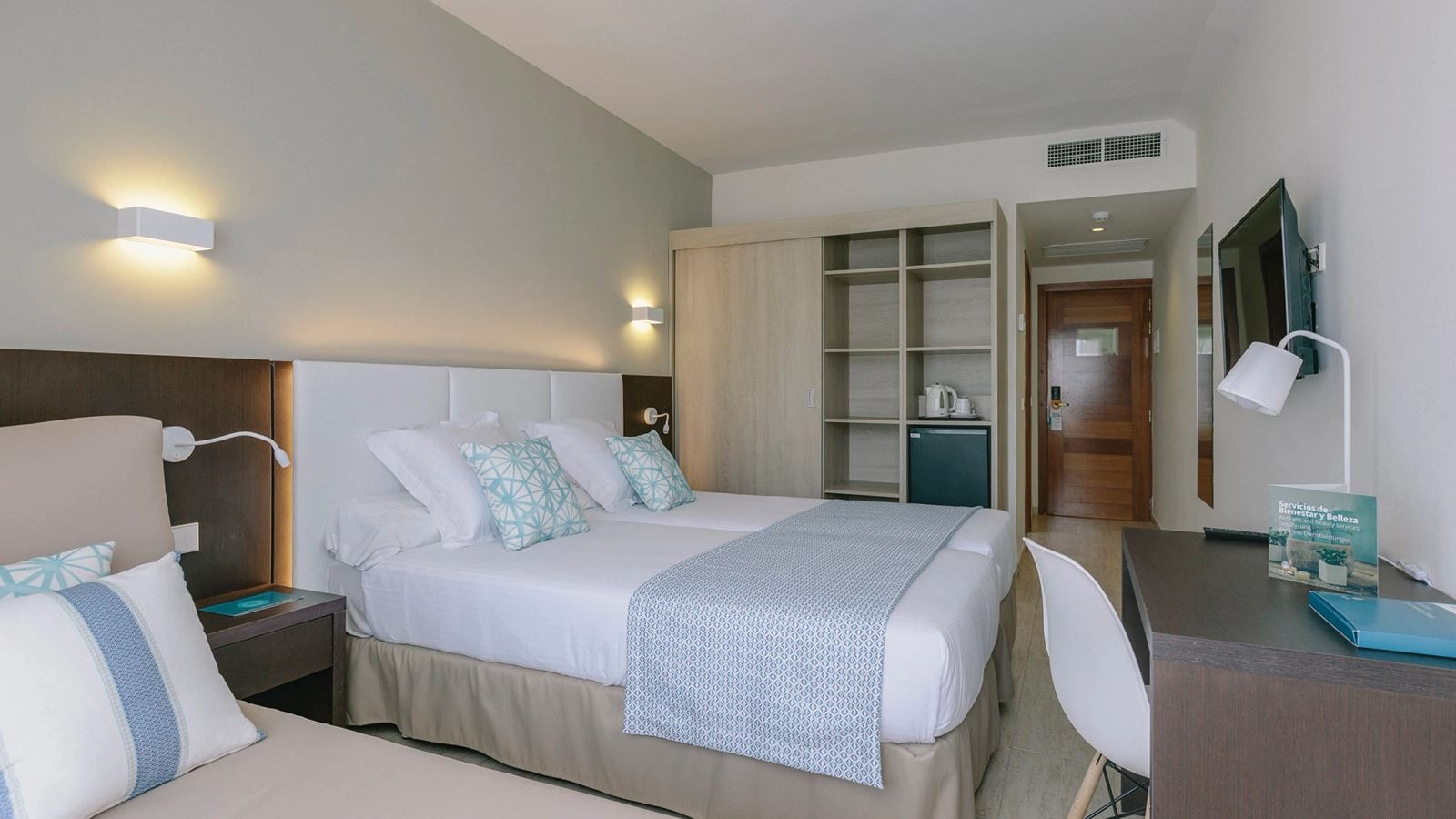 rooms-dbs--double-superior-with-balcony-or-terrace