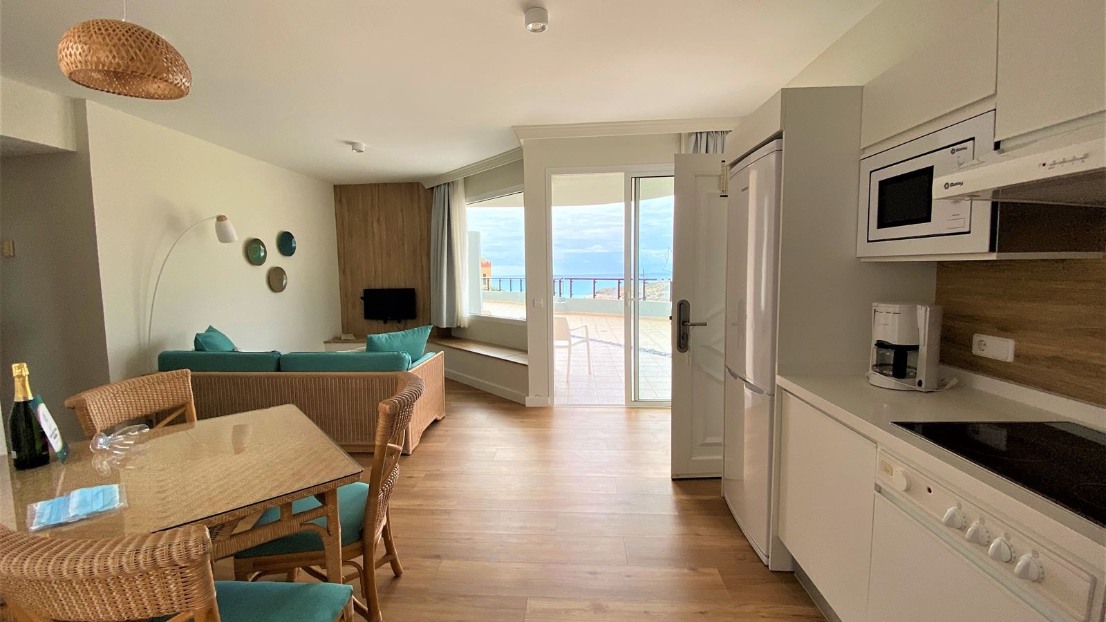 rooms-junior-suite-sea-view-js-sv