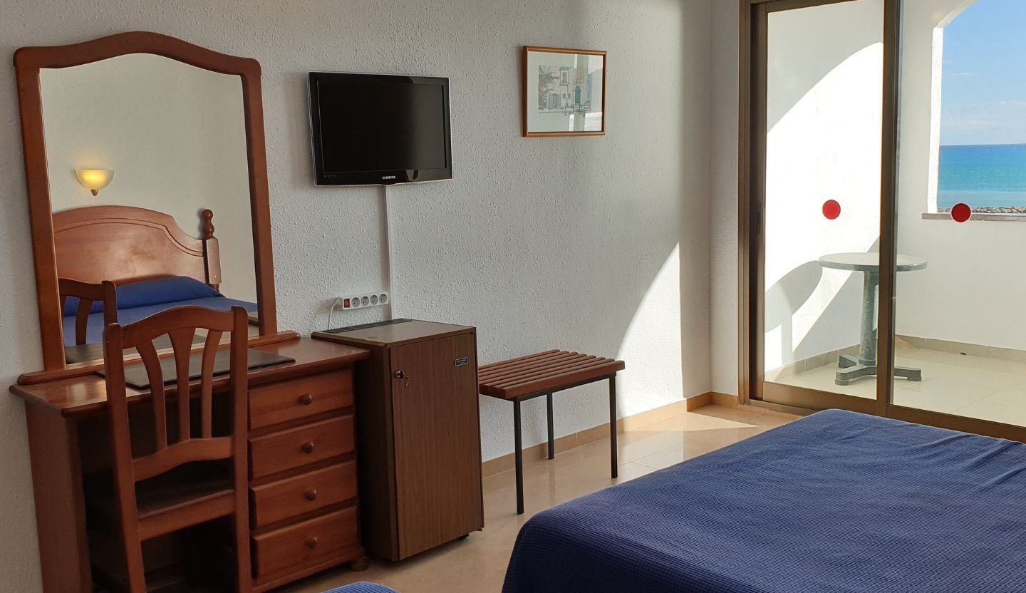 rooms-quad-room-sea-view