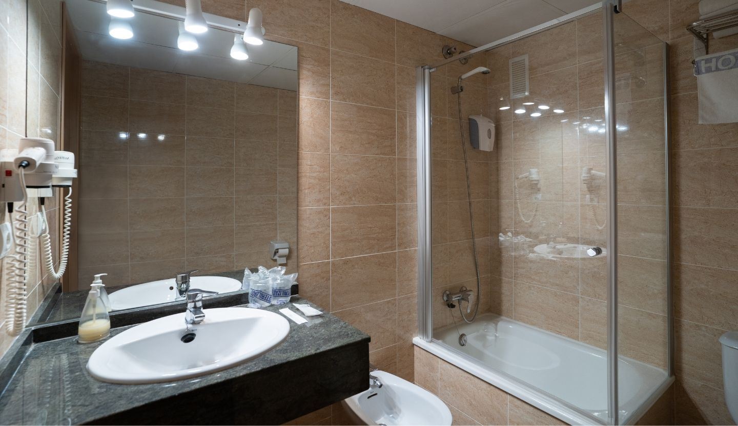 rooms-quad-room-sea-view