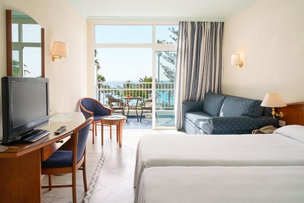 rooms-family-sea-view-balcony-or-terrace