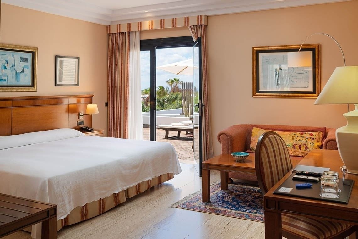 rooms-deluxe-room-balcony-or-terrace