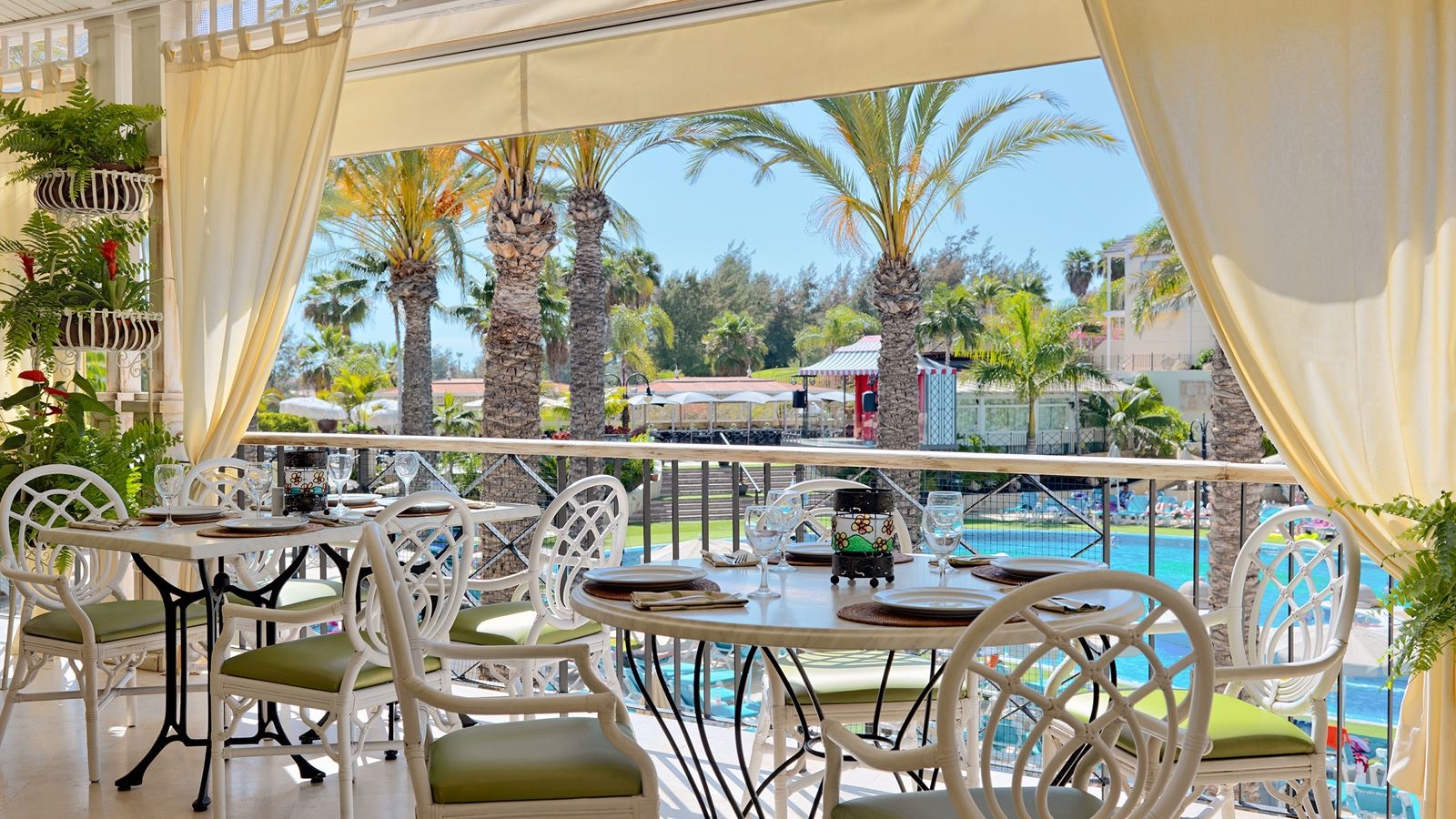 restaurants-al-fresco-breakfasts