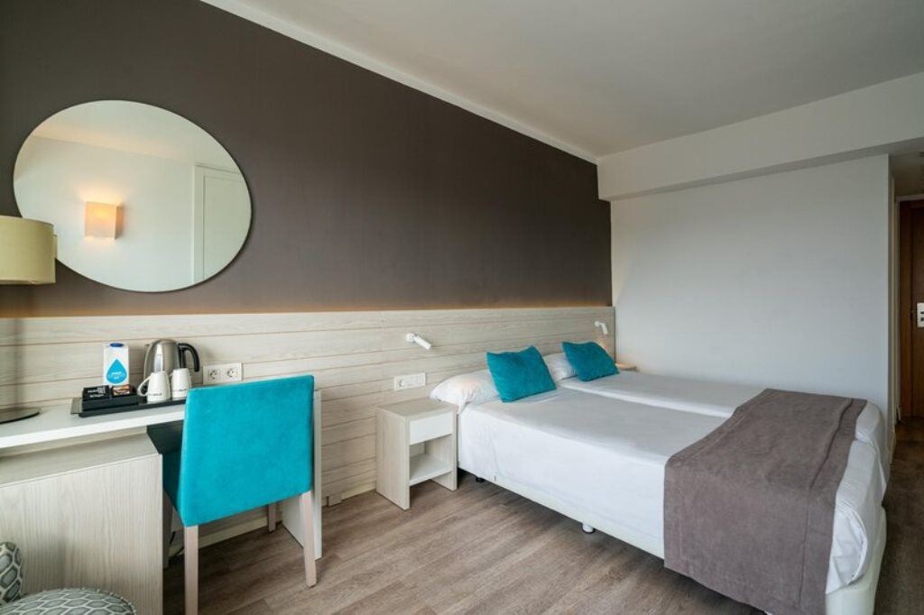 rooms-single-room-balcony