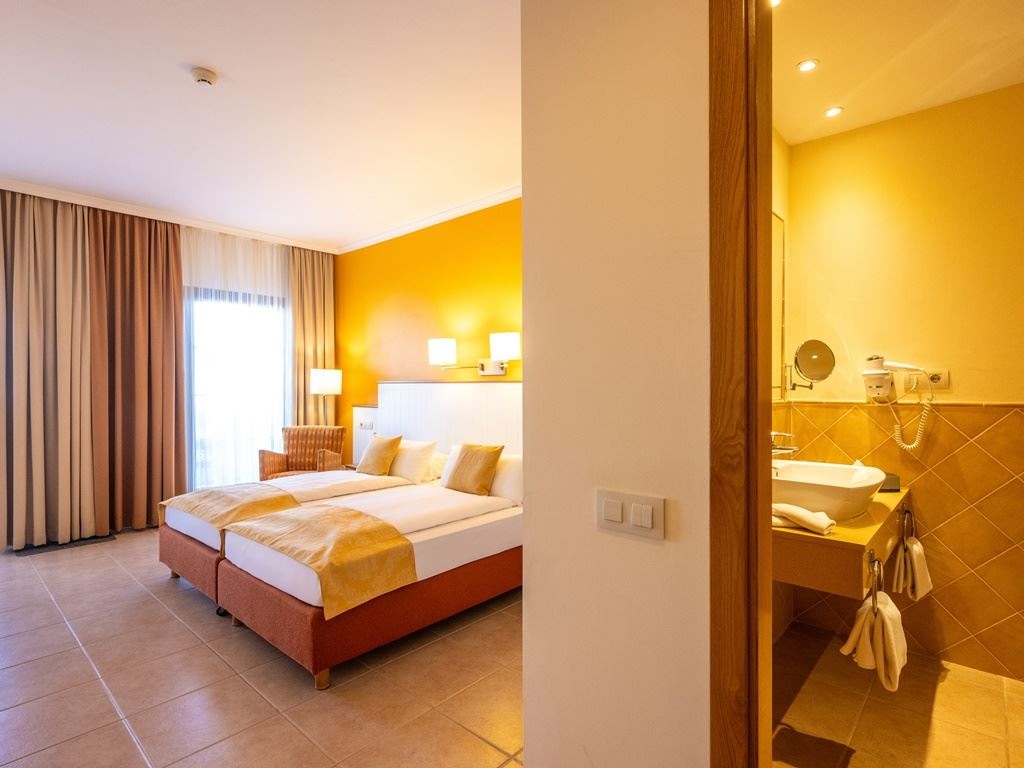 rooms-double-room-balcony-or-terrace