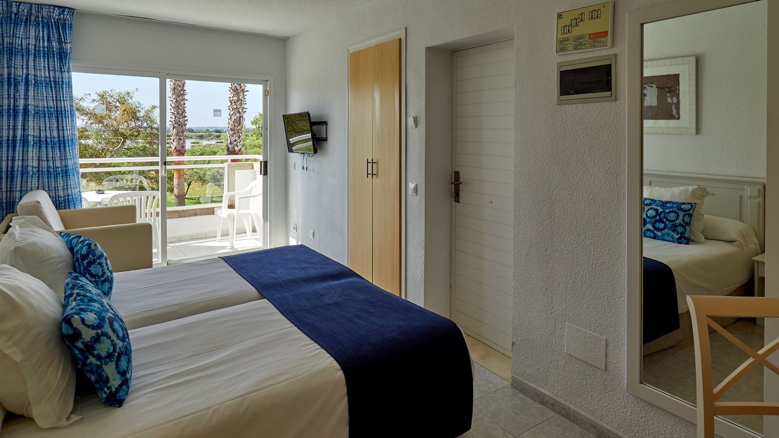 rooms-db--double-twin-room-balcony-or-terrace