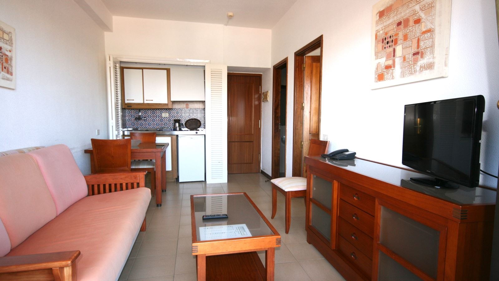 rooms-1-bedroom-apartment-with-balcony-or-terrace