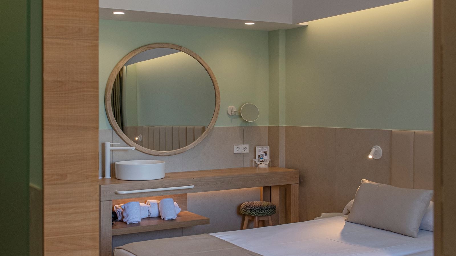 rooms-sz-twin-room-low-cost-balcony-or-terrace